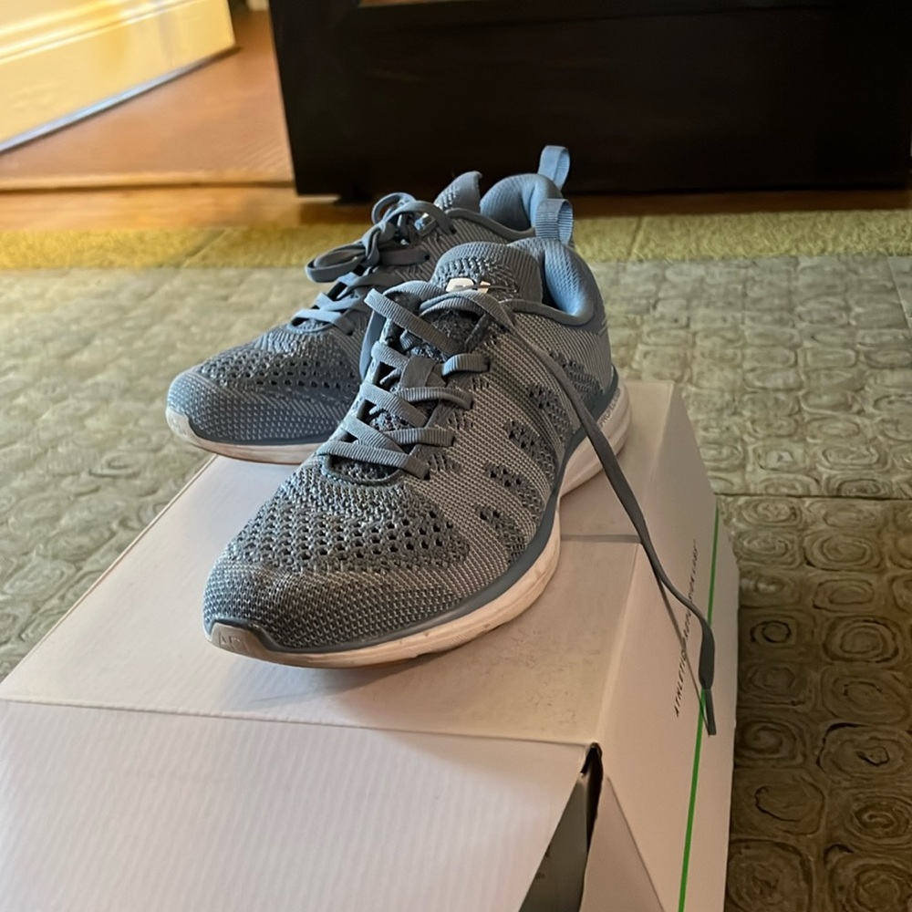 APL techloom pro M sneaker